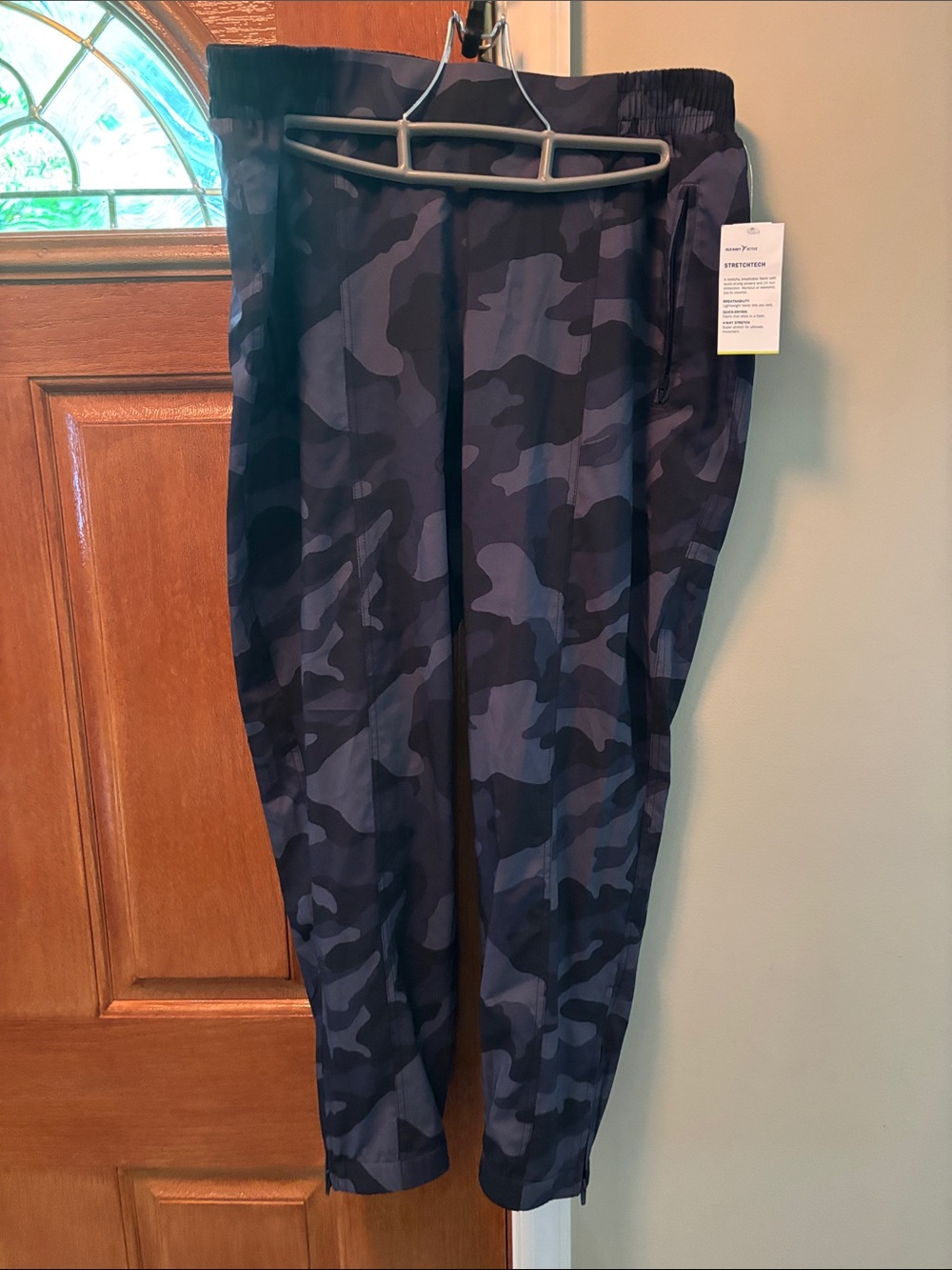 Old Navy Women's Navy & Black Camo Track Joggers